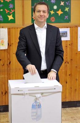 Triunfo arrollador de los conservadores en las elecciones húngaras