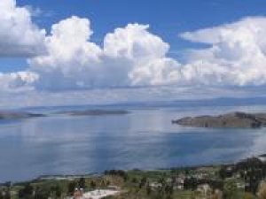Otro autobús se precipita al lago Titicaca en Perú y causa la muerte de 13 personas