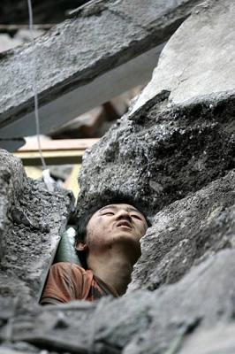 Ya hay 400 muertos y 8.000 heridos por terremoto de 7,1 grados en China