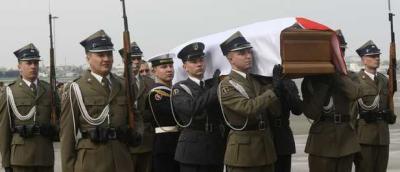 "Kaczynski no fué rey"... polémica en Polonia por el lugar de entierro del presidente malogrado