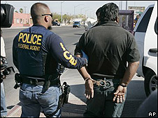 Pánico de inmigrantes por redadas en Arizona