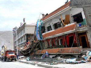 Cifra de fallecidos en China por terremoto se incrementa a 1.144