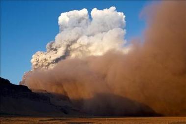 Entra en erupción otro volcán en Islandia