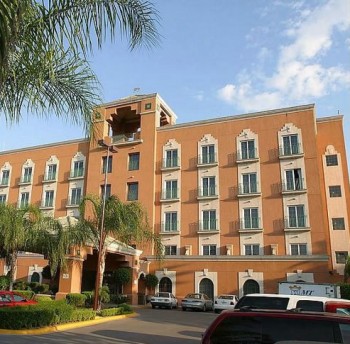 Pistoleros irrumpen en hoteles de México y secuestran huéspedes