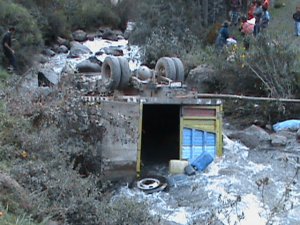 8 muertos y 17 heridos al volcar un camión en Cusco