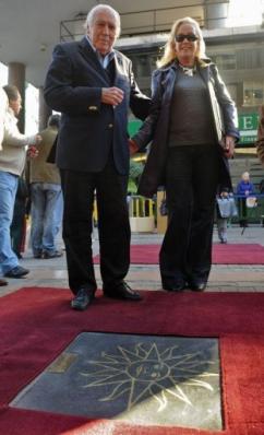 Montevideo inauguró su paseo de la fama con homenajes a Benedetti y Páez Vilaró