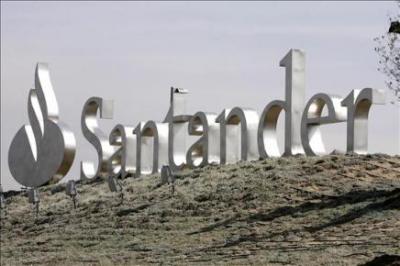 Allanan las oficinas del Banco Santander en Buenos Aires por el caso del "espía" detenido en un ministerio