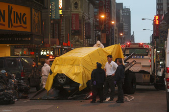 Hallan huellas digitales en el coche bomba que provocó alarma en Nueva York