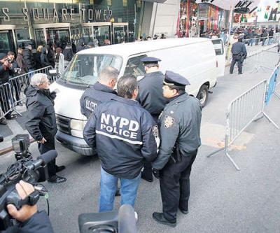 Buscan al hombre de la camiseta oscura por el atentado frustrado en Times Square