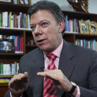 Santos se desespera frente al imparable crecimiento del candidato "verde" de Colombia