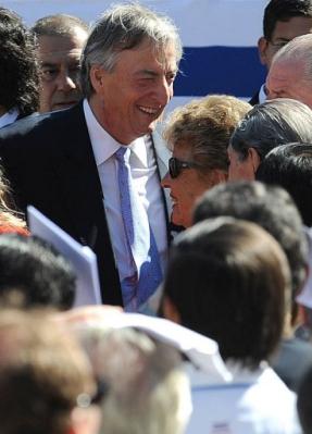 Kirchner toma el mando de la Unasur y se perfila como presidenciable