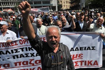 Miles de personas se manifiestan en Atenas contra las medidas de austeridad