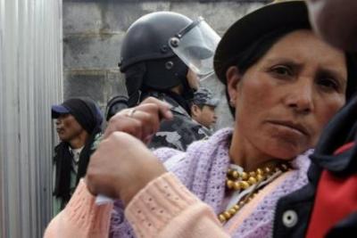 La policía desaloja a indígenas que sitiaron el Congreso de Ecuador