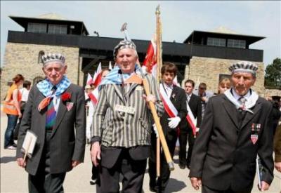Miles de personas de todo el mundo conmemoran la liberación del campo de concentración nazi de Mauthausen