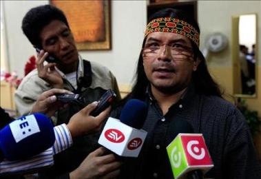 Las turbulentas "aguas" de Ecuador: indígenas bloquean las carreteras