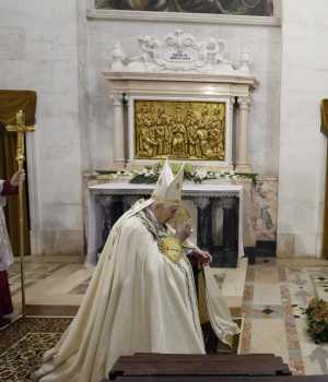 Papa ataca los matrimonios homosexuales y los políticos que silencian la fe