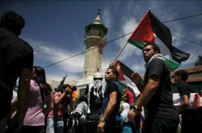 Cientos de jordanos queman productos israelíes en conmemoración del "Día del Desastre"