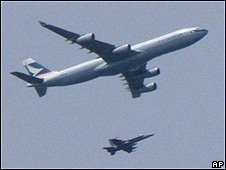Aeronaves militares de Canadá escoltan a un avión por amenaza