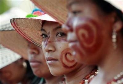 150 mil indígenas wayúu "llaman a la guerra" con ancestral tambor en festival que exalta su cultura en Colombia