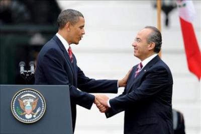 Calderón aboga por los inmigrantes "en las sombras" en vigoroso discurso en la Casa Blanca