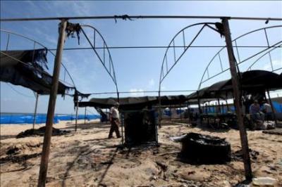 Horda de matones armados prenden fuego campamento infantil para refugiados palestinos en Gaza