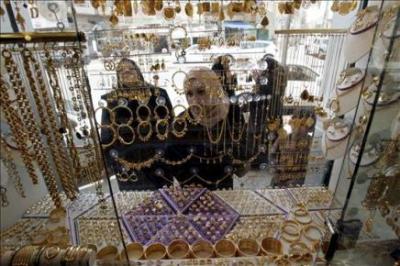 Hombres armados matan a 14 personas en un mercado de oro en Bagdad