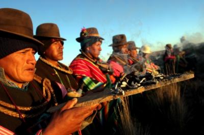 Indígenas torturan y linchan a cuatro policías en Bolivia