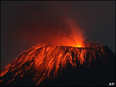 La Tierra vomita fuego: otro volcán hace erupción en Ecuador