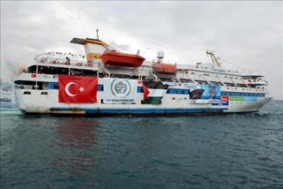 La flota con ayuda humanitaria navega hacia Gaza para romper bloqueo israelí
