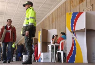 Jornada electoral en Colombia transcurre con "plena calma" pese a la muerte de tres soldados y un guerrillero