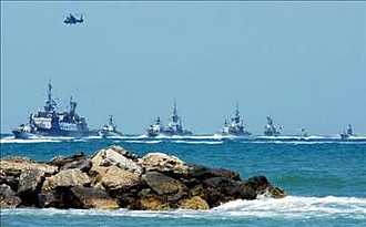 Buques de la Marina israelí cercan a la flotilla de activistas que se dirige a Gaza