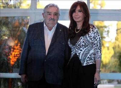 Mujica y Fernández buscan rehacer su agenda marcada por el conflicto por Botnia