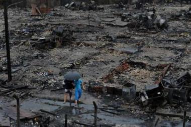 Gigantesco incendio devora favela de San Pablo