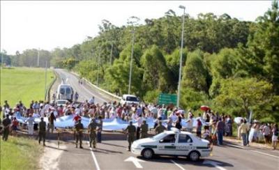 El Gobierno argentino no reprimirá el bloqueo de los piqueteros de Gualeguaychú