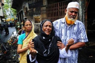 Bangladesh llora las 120 vidas que se llevó el fuego