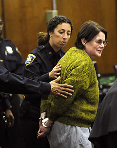Nueva York: Una mujer ordenó matar a su esposo millonario hace 20 años y ahora es condenada