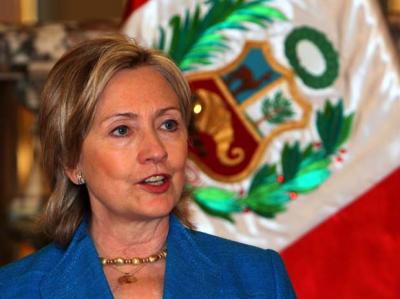 Clinton respalda a gobierno peruano y lanza amenazas contra Irán y Corea del Norte