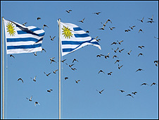 La BBC de Londres titula: Uruguay no quiere ser más un paraíso