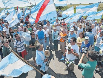 Tensión en el Río Uruguay: Gobierno argentino manda a la Gendarmería a Gualeguaychú para liberar el puente