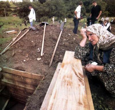 Sentencian a cadena perpetua a dos acusados por masacre de Srebrenica