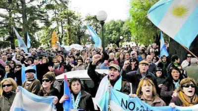 La Justicia argentina apura al gobierno para levantar el corte