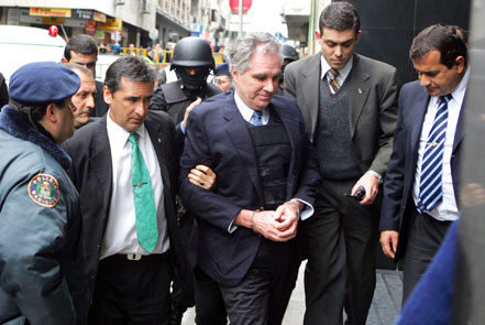 Descubren en Suiza 500 millones de dólares "enterrados" por banquero estafador uruguayo Juan Peirano Basso