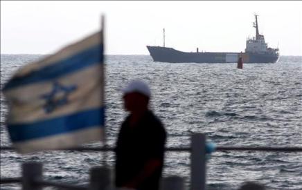 Se acerca convoy de barcos con ayuda para Gaza; Israel, en llamas, no va a permitir su paso