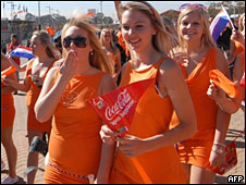 Holanda defiende a sus chicas de minifaldas y le pide explicaciones a Sudáfrica