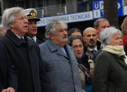 Uruguay recuerda a Artigas con la mente puesta en el día del "Nunca más"