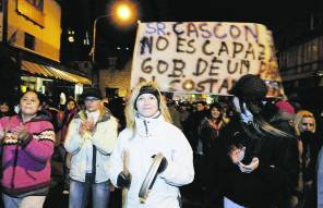 Marchas a favor y en contra de la Policía divide a Bariloche