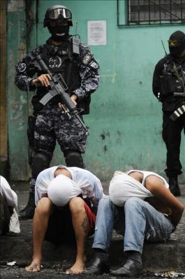 Capturaron en El Salvador a pandilleros que masacraron a pasajeros de un autobús