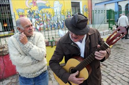 El humilde homenaje a Carlos Gardel en Montevideo