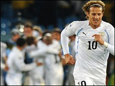 Uruguay tiene dos jugadores impresionantes, dice la BBC