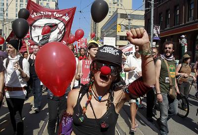 Miles de personas manifiestan en Toronto por las cumbres del G8 y G20